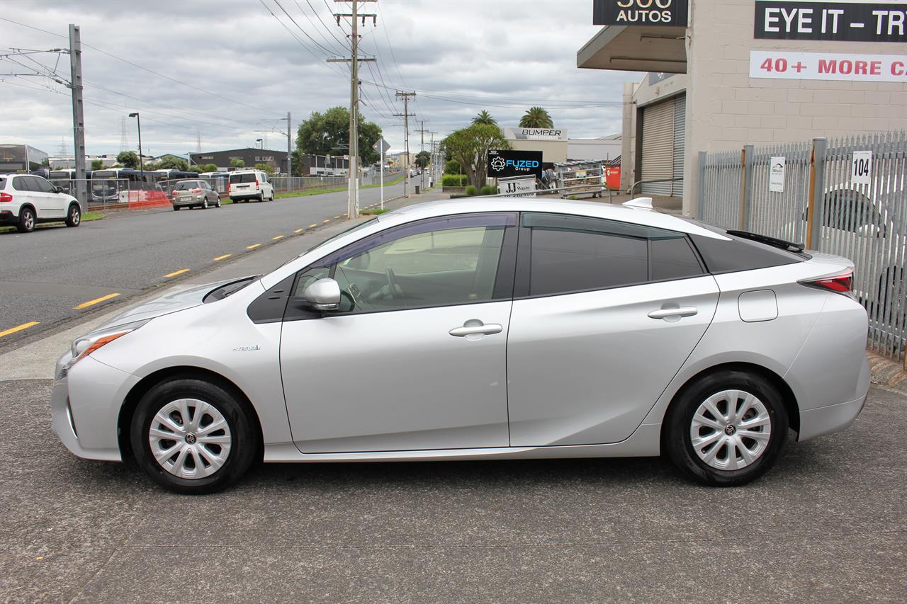 2017 Toyota PRIUS