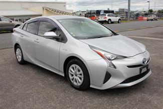 2017 Toyota PRIUS - Thumbnail